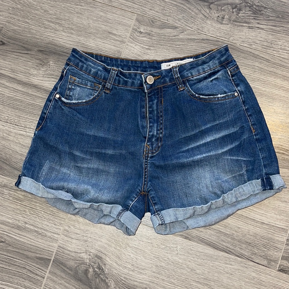 Stretchy & short cuffed distressed denim shorts